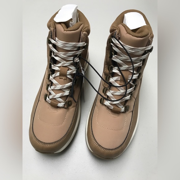 Women's Bergen Hiking Winter Boots - Universal Thread Tan Size 8.5 - Picture 2 of 11